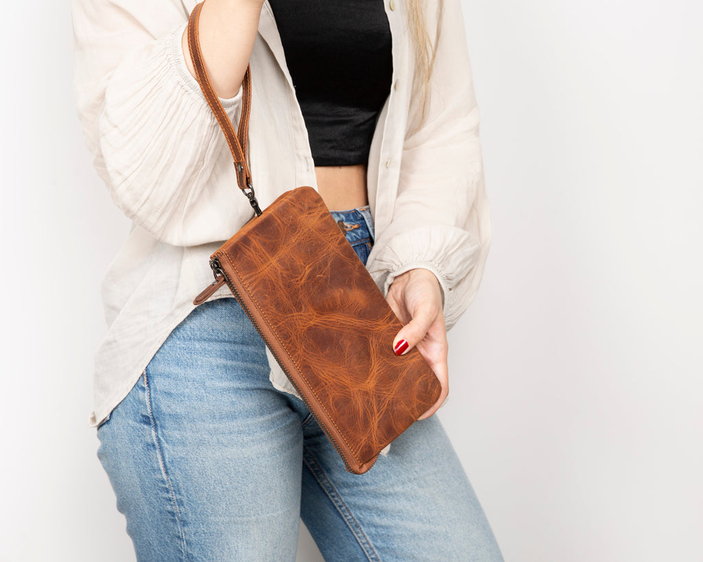 Majeste Leather Clutch Bag